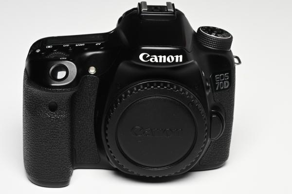 Canon EOS 70D + Meike Multi Power Battery Pack  -Gebrauchtartikel-